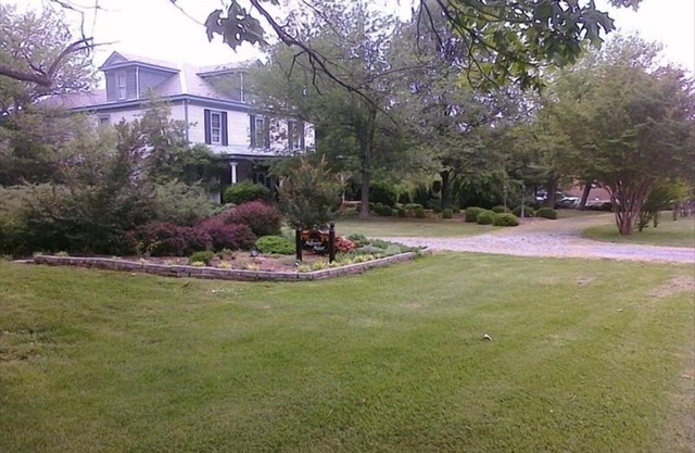 7 BR Manor - Add DIY Wedding 750 dollars, 7th night free ending on a weekday.