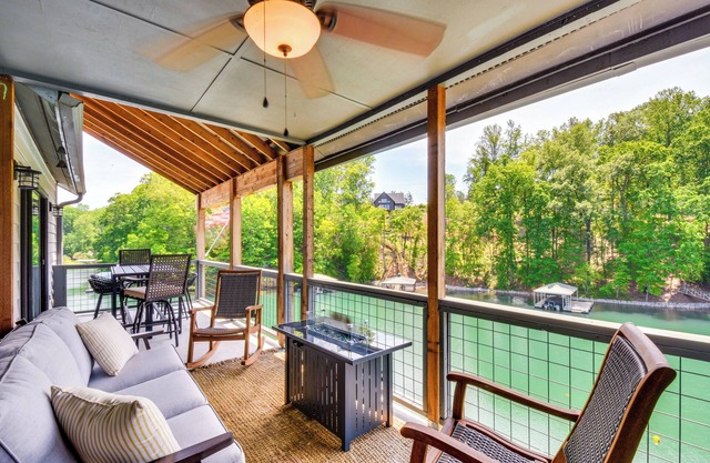 7 Mi to Clemson Stadiums: Lake Keowee Getaway!