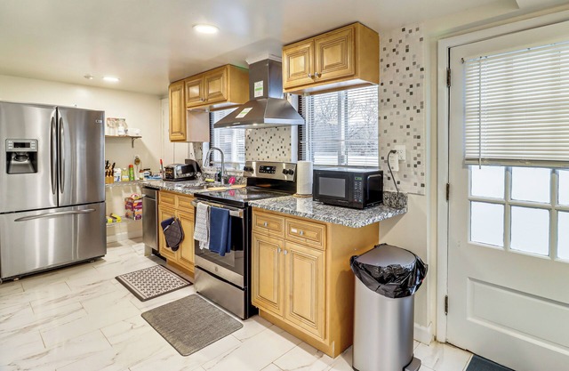 7 Mi to DC: Charming Apartment in Silver Spring!