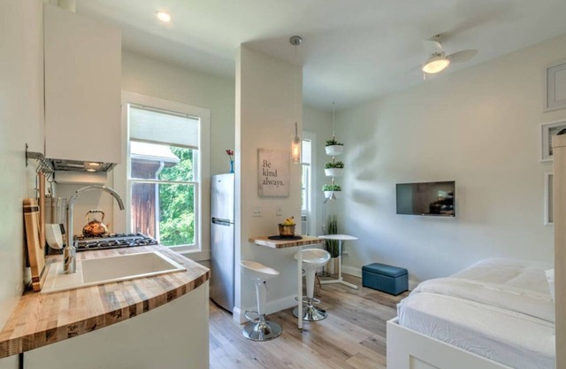 #7 · Miraculously Modern in a Vintage Shell - Midtown