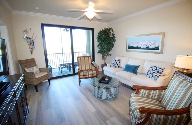 7005-204 Beautiful view condo with golf