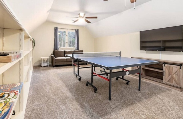 712 Forrest Heights · 7BR Home/4000 Sq ft/Sleeps 14