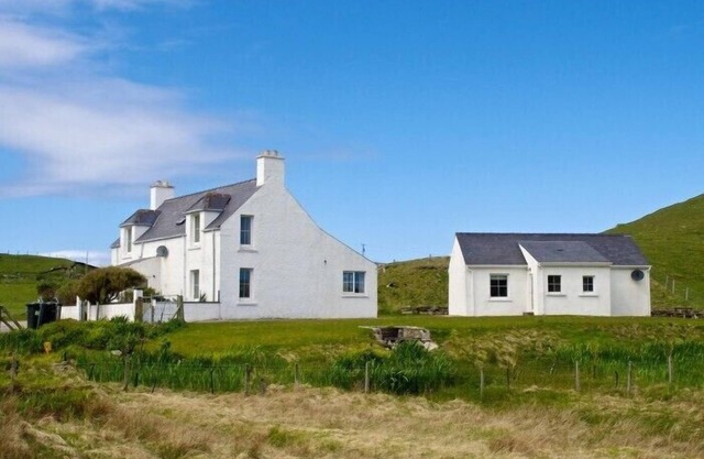 7A ARDROIL, pet friendly, with open fire in Uig Isle Of Lewis