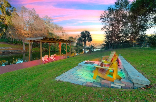 7BR Lakefront Duplex w/Pool, Sauna & Hot Tub!