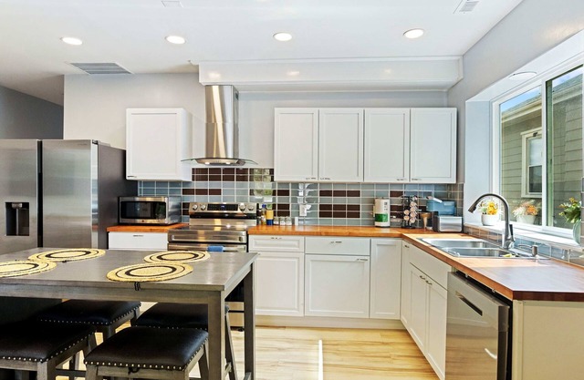 7Mi Louisville Pet-Friendly Home
