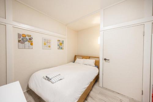 7min walk to JR Otsuka Station,Direct to the Yamanote Line,1 stop to Ikebukuro, Shinjuku and Shibuya also direct access,Newly renovated 1K for 2 people