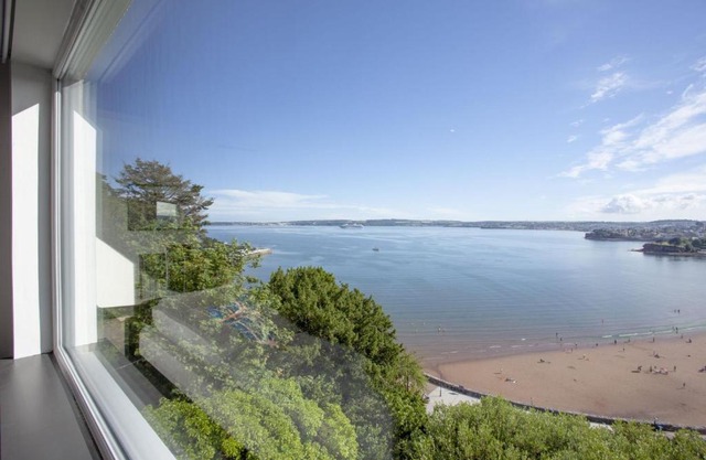 8 Bayview, Vernon Court