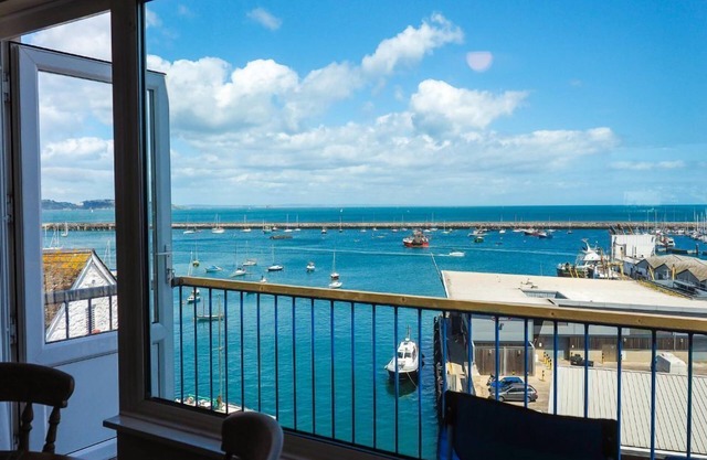 8 Dolphin Court - NEW Listing - sleeps 4 guests in 2 bedrooms