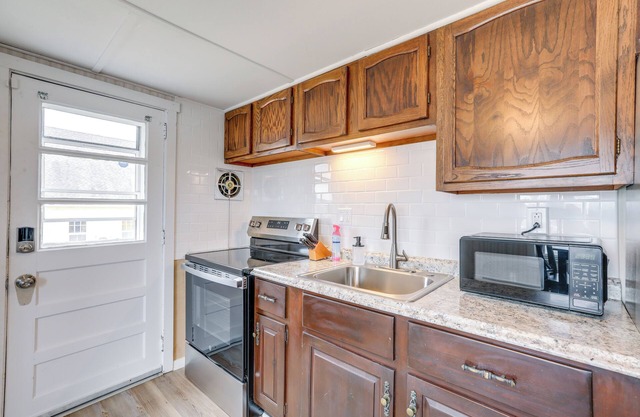 8 Mi Barnegat Lighthouse: Apt w/Balcony!