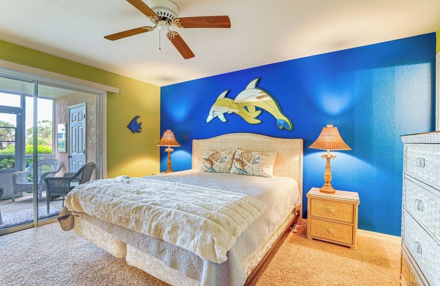 8 Mi to Beach w/Pool Access: Englewood Condo!