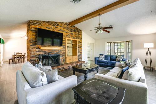 8 Mi to Lewisville Lake Peaceful Countryside Home