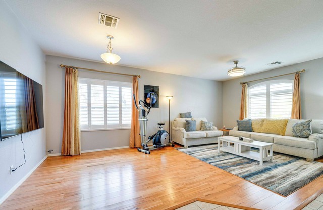 8 Mi to Sports Complex: Peoria Home w/Hot Tub!