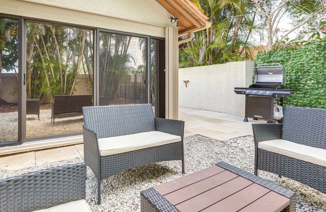 8 Mi to Stuart Beach: Home w/Pool Access!