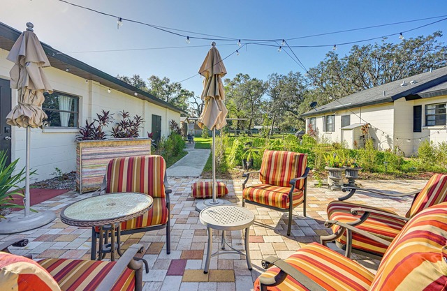 8 Mi to Tarpon Springs Sponge Docks: Home w/Grill