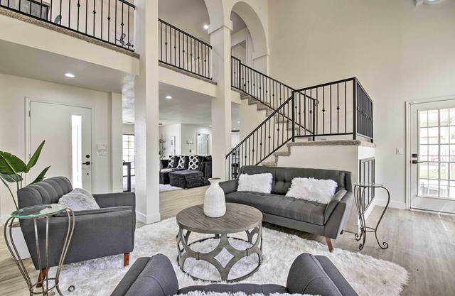 8 mi to Westgate: Family-Friendly Glendale Home!