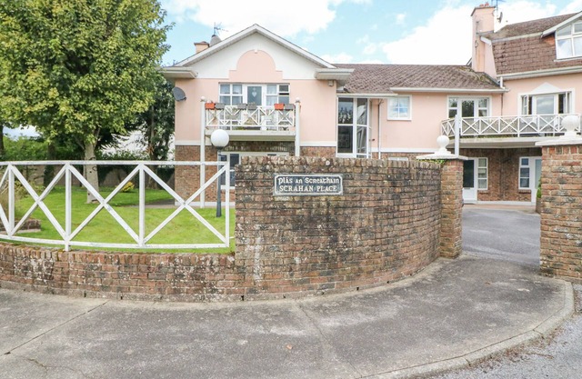 8 SCRAHAN PLACE, family friendly in Killarney, County Kerry
