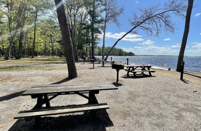 80' of direct waterfrontage on the Crooked River