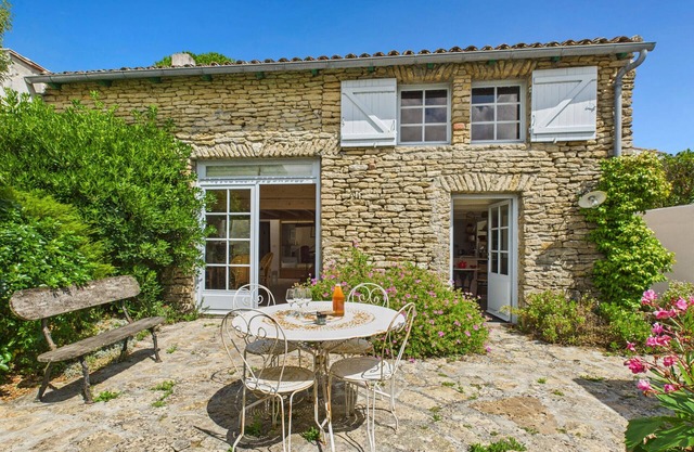 800 m from the beach, house for 4 with terrace