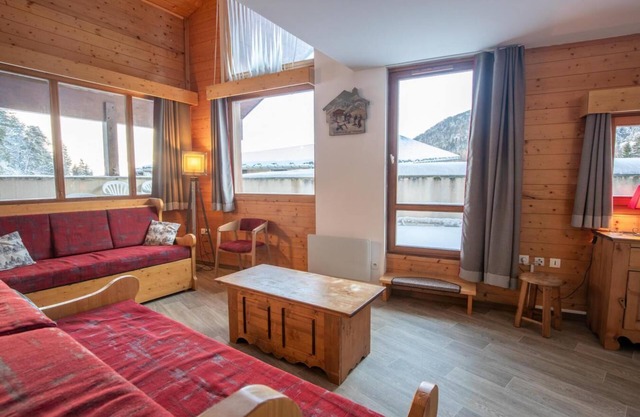 80m from resort center, 1st floor, balcony, ski locker, 90m², La Norma