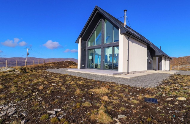 8B CARRIGREICH, pet friendly in Tarbert Isle Of Harris