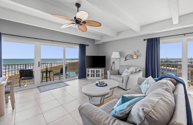 8TH FLOOR HONEYMOON SUITE,VIEWS FROM 3 FLOOR TO CEILING WINDOWS STEPS TO BEACH