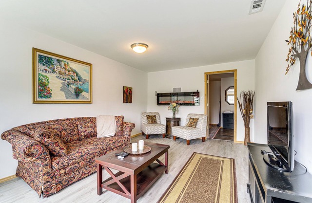 9 Acres, Pick Your Own Apples: Cabin in Arlington!