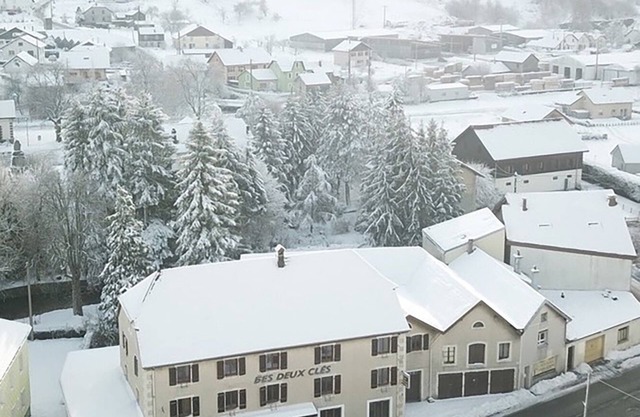 9-bedroom gîte with 8 bathrooms