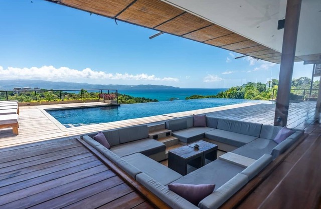 9 BR Luxury Boracay Villa w/ Infinity Pool