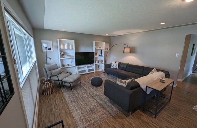 90 Day Plus Rental: Riverside Retreat