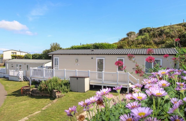 92 DAISY, with pool in Swanage