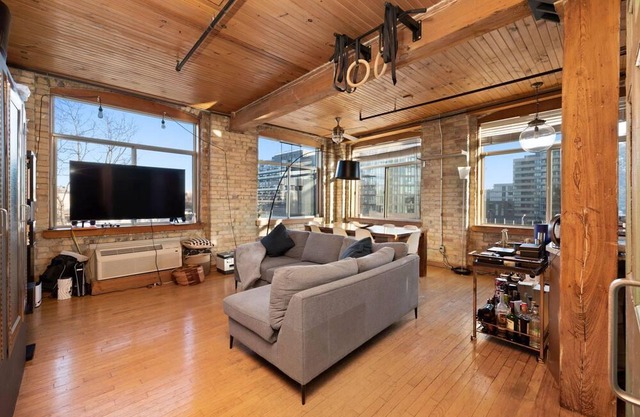 930 SQ foot Authentic Loft in Parkdale