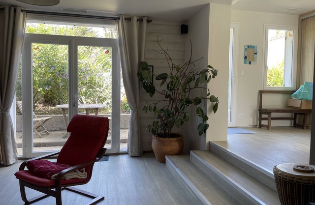 A 200 Mètres de la Mer. Maison Calme Avec Jardin