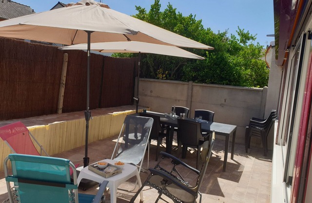 A 200m de la Plage, 50m des Commerces, 30m2 de Terrasse Ensoleillée