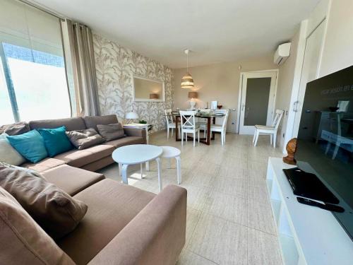 A 600 metros de la playa con piscina, ideal para familias