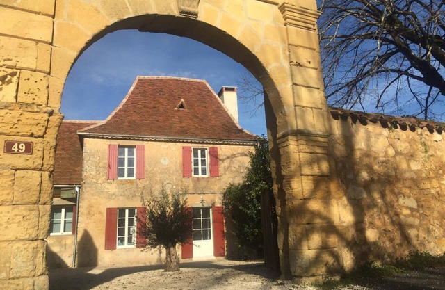 A Beautiful and Fully Renovated Heritage Cottage in the Dordogne with spa