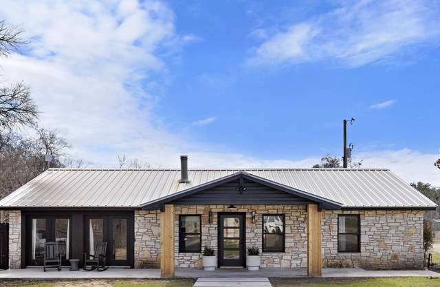 A beautiful and functional central Texas hideaway with large outdoor deck