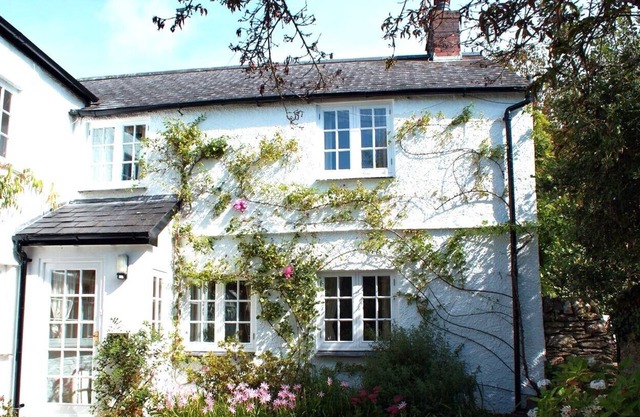 A Beautiful, dog Friendly 17th C Cottage Close to Beaches and SW Coast Path