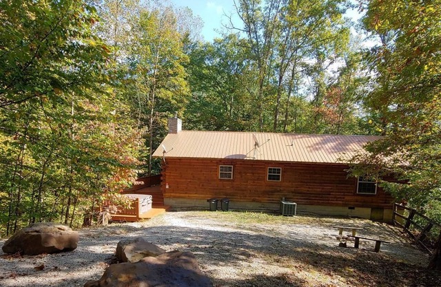 A beautiful log cabin sitting in a forested paradise!