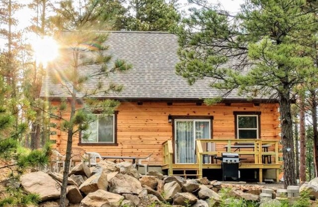 A Black Hills Vacation in Comfort at Elk Hollow Cabin!