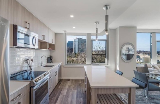A block to Metro | Kitchen + W/D | Reston Town Center