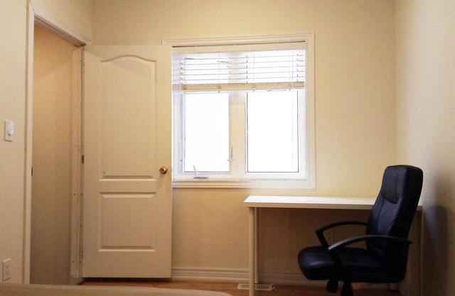 A Bright Room 1A