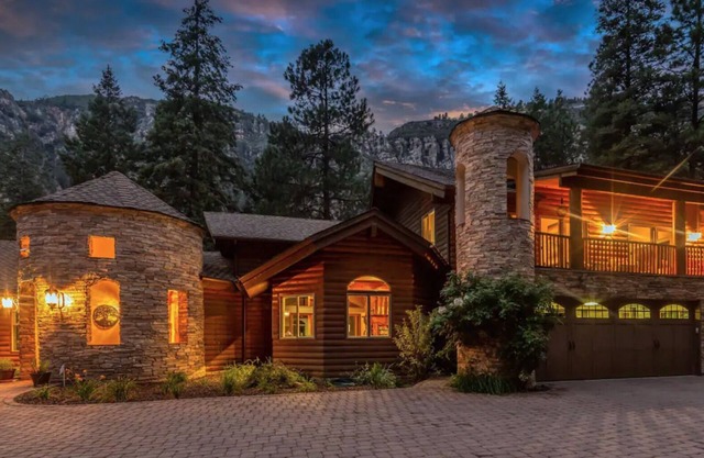 A Castle in the Canyon! An Oak Creek Oasis!