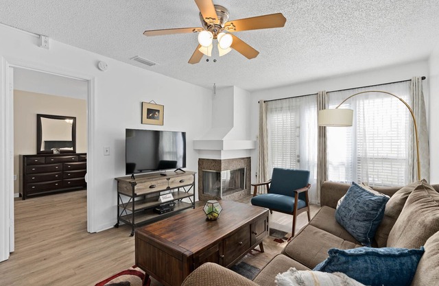 A Charming Orlando Condo near UCF & Spacious Outdoor Space