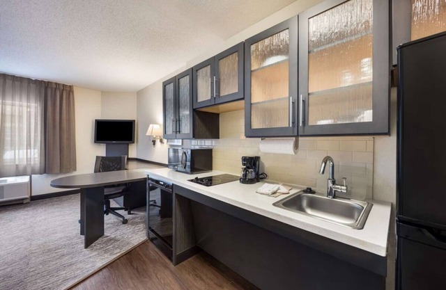 A Convenient Suite for Your Detroit and Troy Adventures! Kitchen Available!