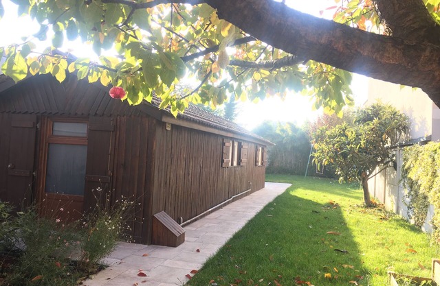 A cottage near Paris