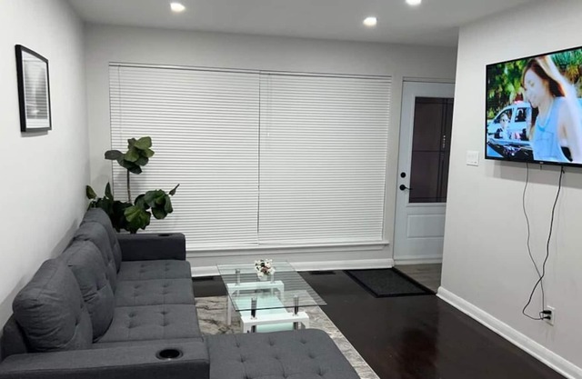 A cozy 3 bedroom home located in a prime west hill of Scarborough