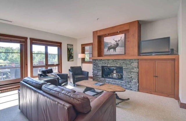 A Cozy Chalet right at the Versant Soleil (Ski in/Ski out)