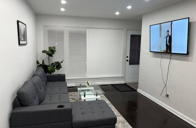 A cozy fully furnished apartment. Sleeps six. Close to all amenities.