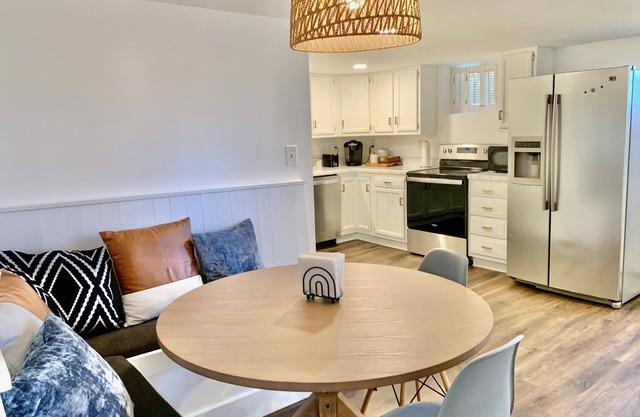 A Cozy Getaway 5 min from the heart of Lancaster!