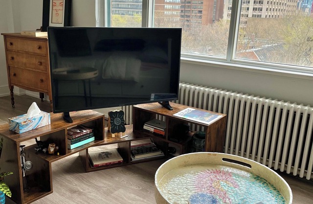 A Cozy Home Away From Home in Downtown Toronto!